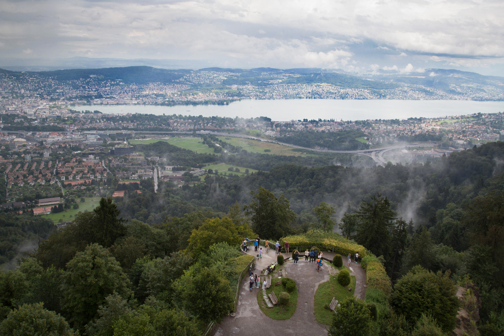 Utsiktspunkt med utsikt over Zürich: Uetliberg.